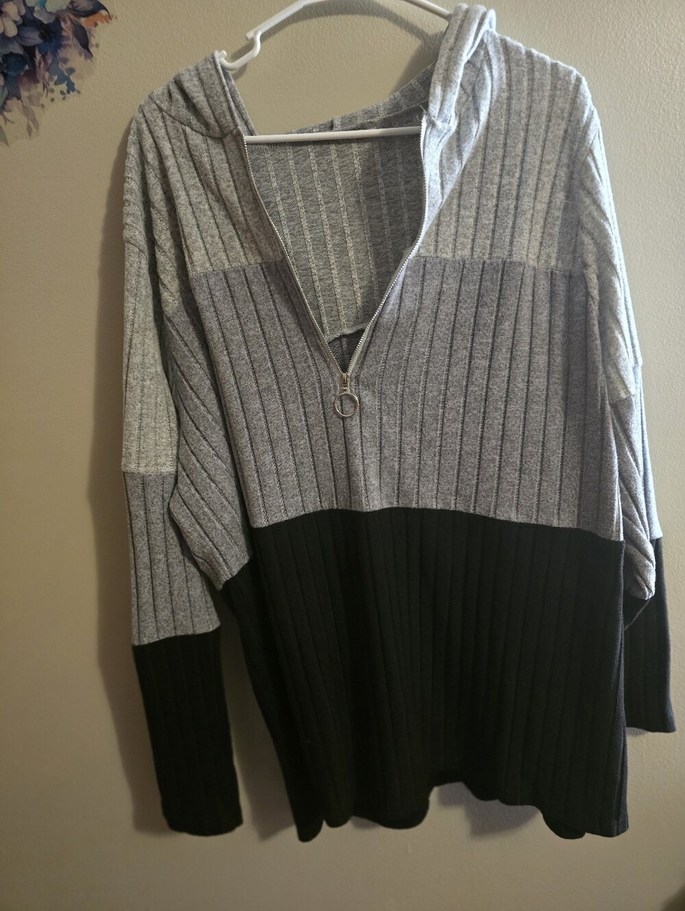 Womens Colorblock Ribbed Zip Hoodie Sweater - Gray & Black
